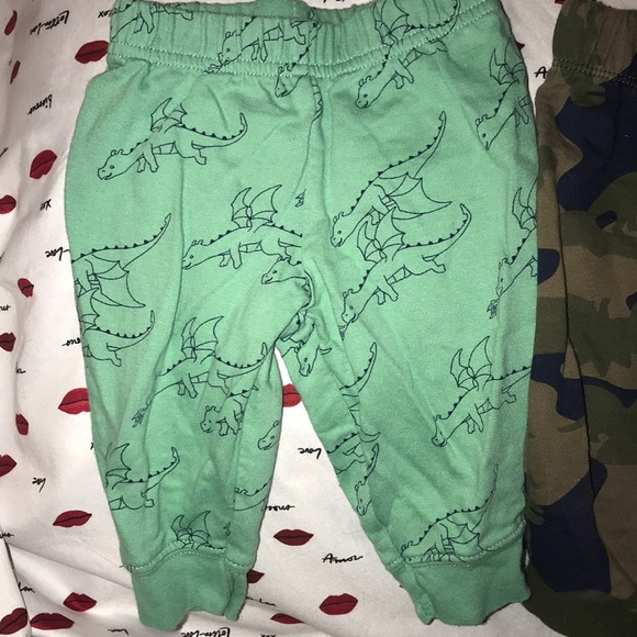 Carter’s 6M bundle of two bottoms 💕 Dino 🦖/Camo - Picture 3 of 6
